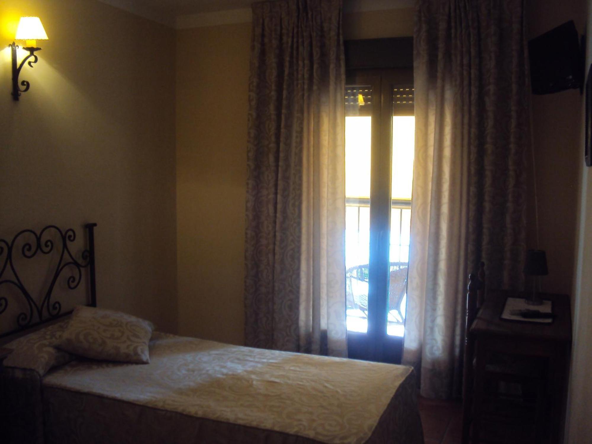 Guest house La Posada De Bayuela
